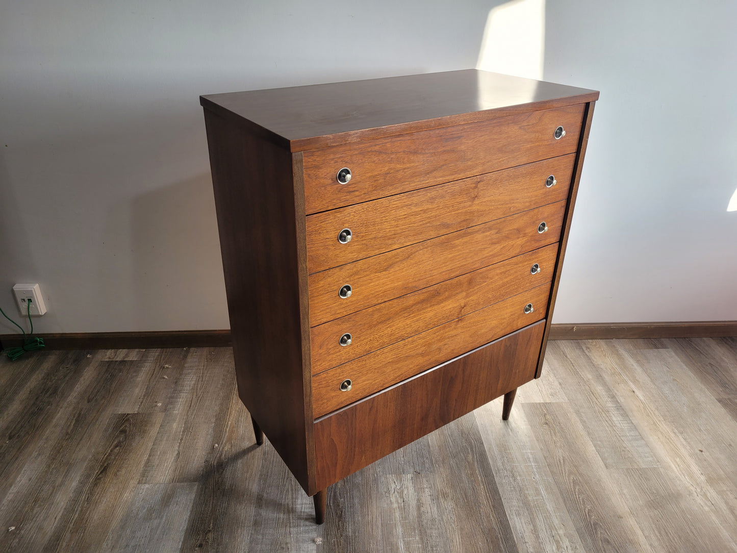 Bassett Trimline Dresser Set