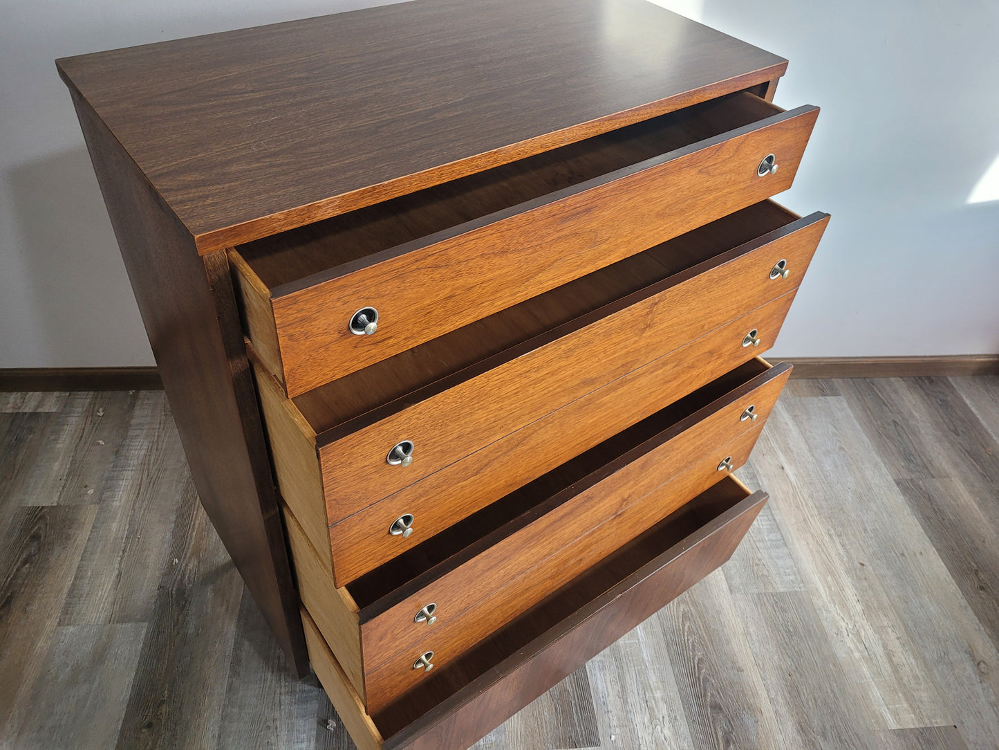 Bassett Trimline Dresser Set