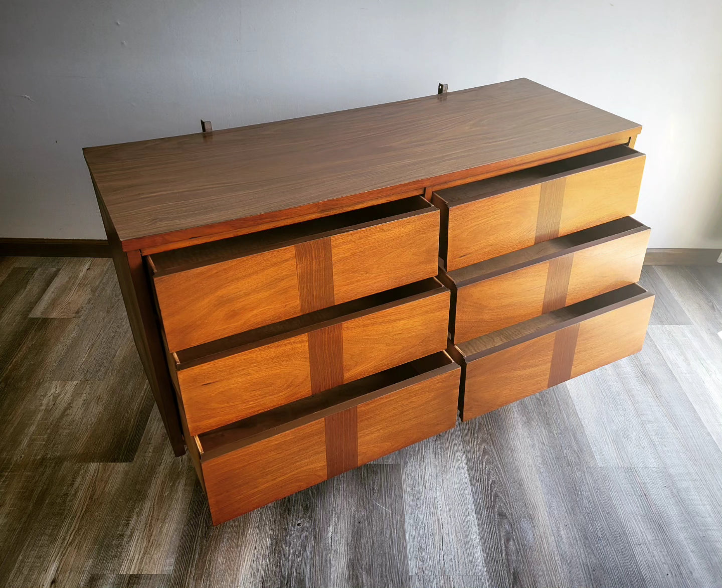 Ward Furnirure "Baby Steps" Dresser Set