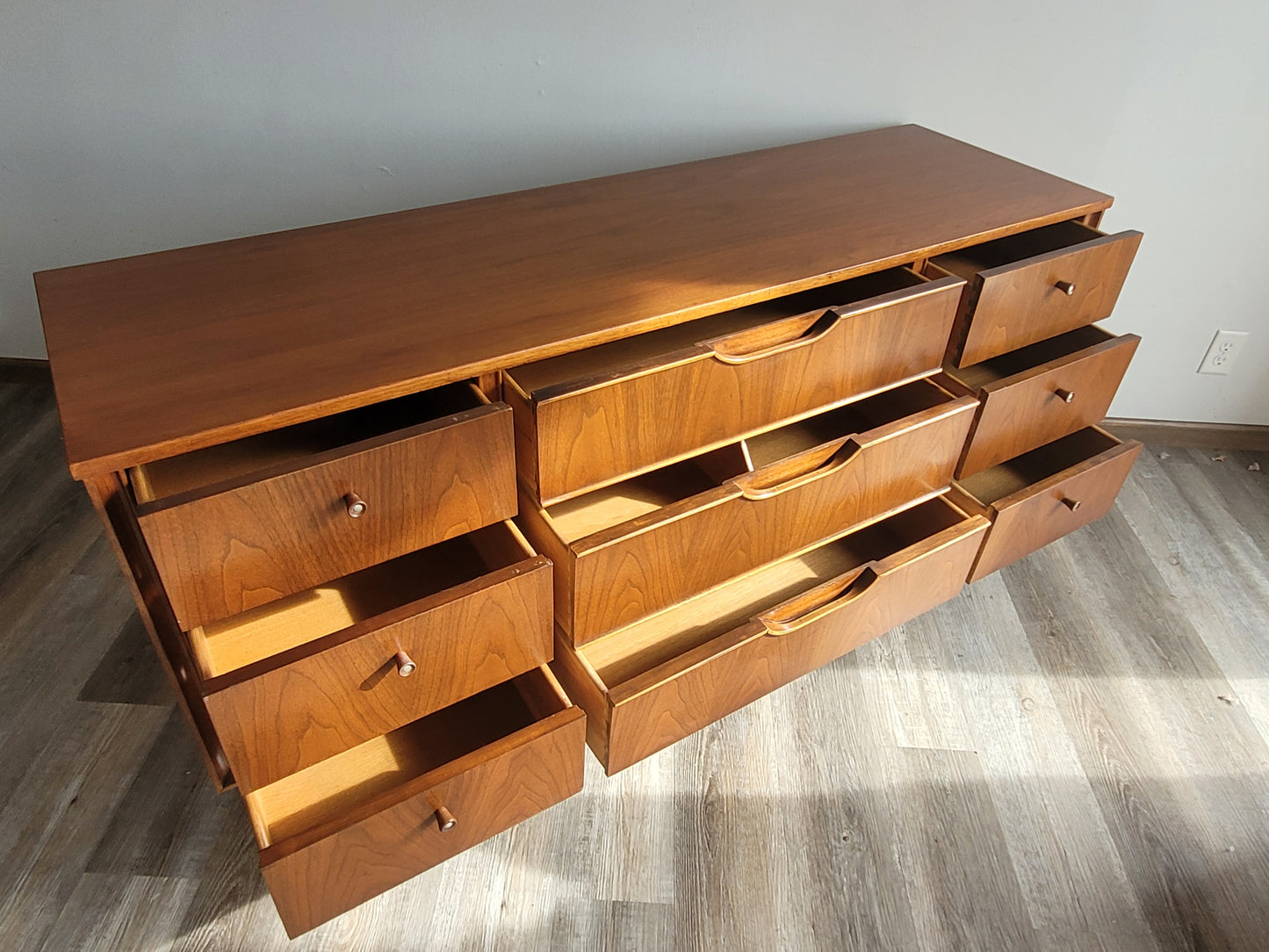 Thomasville Dresser Set